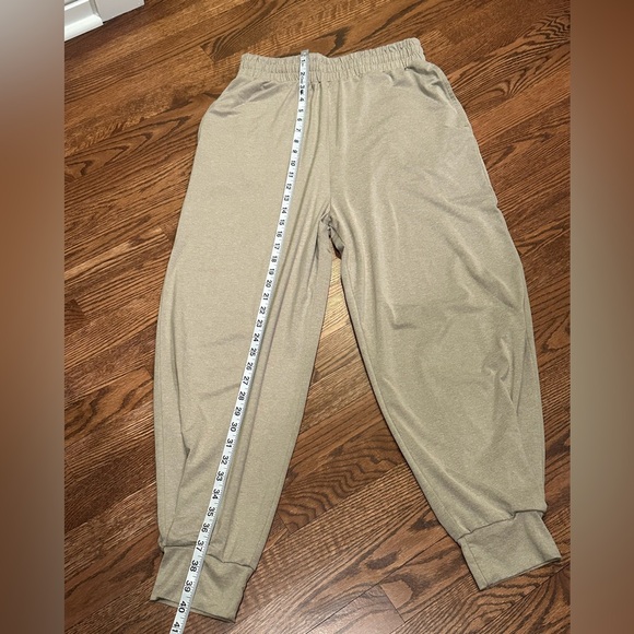 Varley Oatmeal Color Fluid Stretch Jersey Joggers Size Medium - Picture 7 of 8
